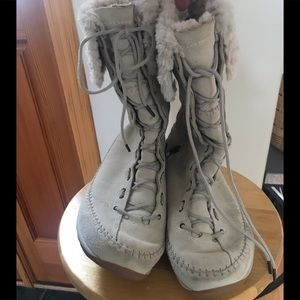 Columbia Women’s suede boots Size 11